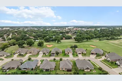 2038 Clive Drive, Granbury, TX 76048 - Photo 37
