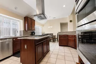 1405 Meadow Dr, Irving, TX 75063 - Photo 9