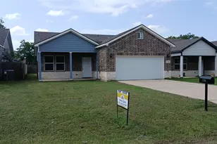 1706 E 10th Ave, Corsicana, TX 75110 - Photo 1