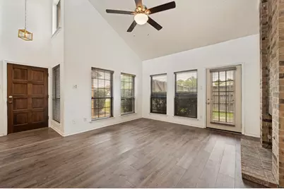 3828 Clover Hill Lane, Carrollton, TX 75007 - Photo 5
