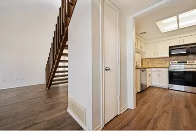 3828 Clover Hill Lane, Carrollton, TX 75007 - Photo 9
