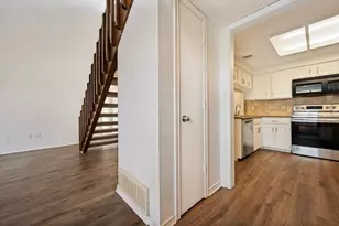 3828 Clover Hill Ln, Carrollton, TX 75007 - Photo 9