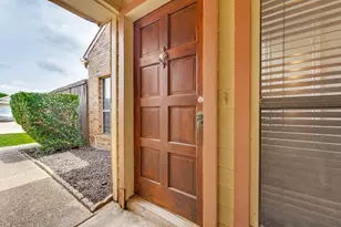 3828 Clover Hill Ln, Carrollton, TX 75007 - Photo 3
