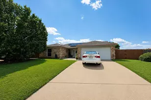 3030 Meadow Creek Ct, Grand Prairie, TX 75052 - Photo 1