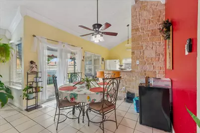 3030 Meadow Creek Court, Grand Prairie, TX 75052 - Photo 7