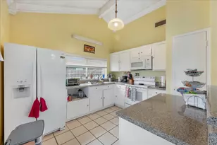 3030 Meadow Creek Ct, Grand Prairie, TX 75052 - Photo 9