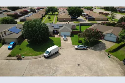 3030 Meadow Creek Court, Grand Prairie, TX 75052 - Photo 7