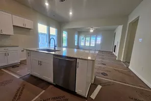 901 Silverleaf Dr, Ennis, TX 75119 - Photo 5