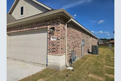 901 Silverleaf Drive, Ennis, TX 75119 - Photo 3