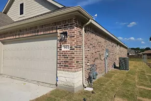 901 Silverleaf Dr, Ennis, TX 75119 - Photo 3