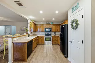 721 Morgan Dr, Burleson, TX 76028 - Photo 11