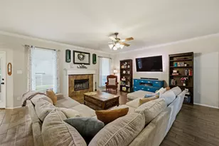 721 Morgan Dr, Burleson, TX 76028 - Photo 5