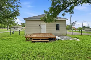 111 Britton St, Tom Bean, TX 75489 - Photo 21