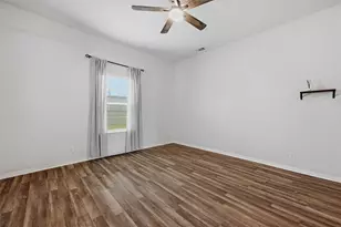 111 Britton St, Tom Bean, TX 75489 - Photo 5