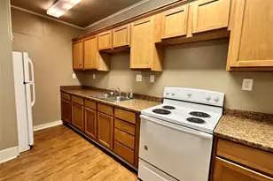 1002 Gregg St, Denton, TX 76201 - Photo 3