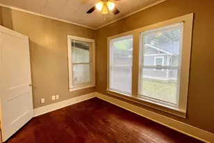 1002 Gregg St, Denton, TX 76201 - Photo 9