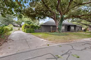 3900 N Shadycreek Dr, Arlington, TX 76013 - Photo 3