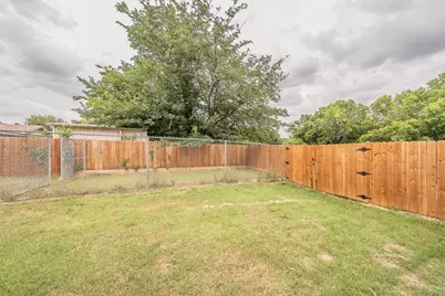 5612 Macgregor Drive, Haltom City, TX 76148 - Photo 33