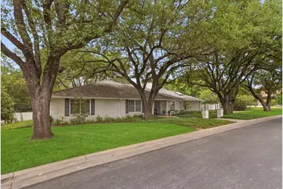 2209 Canterbury Drive, Westover Hills, TX 76107 - Photo 3