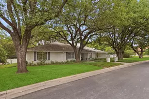 2209 Canterbury Dr, Westover Hills, TX 76107 - Photo 3