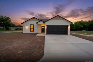 806 S Avenue Q, Clifton, TX 76634 - Photo 37