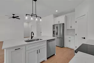 806 S Avenue Q, Clifton, TX 76634 - Photo 15