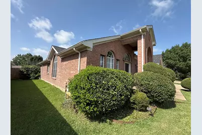 1202 Golden View Court, Arlington, TX 76001 - Photo 3