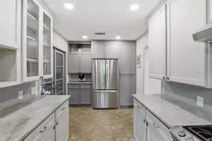 2307 Lawndale Dr, Dallas, TX 75211 - Photo 9