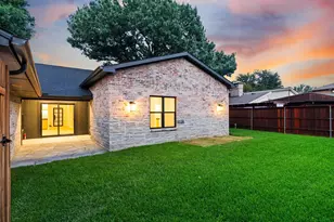 2813 Staffordshire Dr, Carrollton, TX 75007 - Photo 3