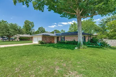 914 S Hyde Park Avenue, Denison, TX 75020 - Photo 1