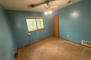 737 Blueberry Ln, Grand Prairie, TX 75052 - Photo 13