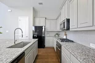 727 Waterbrook Pkwy, Argyle, TX 76226 - Photo 3