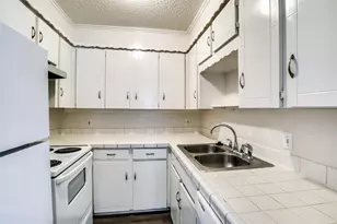 105 Peach St, Crowley, TX 76036 - Photo 5