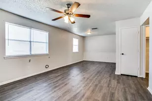 105 Peach St, Crowley, TX 76036 - Photo 3