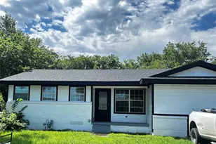 110 E Cunningham St, Bonham, TX 75418 - Photo 1