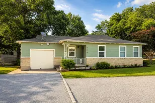 404 S Vick St, Decatur, TX 76234 - Photo 1