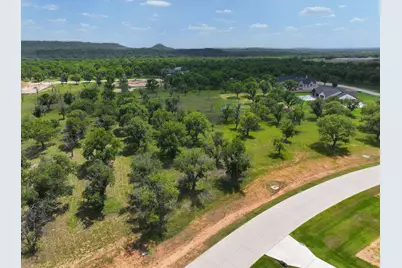 2131 E Landings N, Granbury, TX 76049 - Photo 9