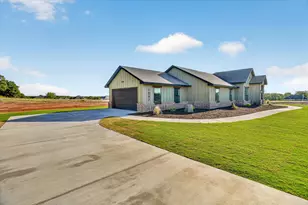 1097 Colt Rd, Springtown, TX 76082 - Photo 3