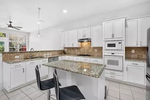 9827 Cliffside Dr, Irving, TX 75063 - Photo 9