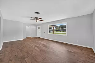 154 Hallmark Dr W, Fort Worth, TX 76134 - Photo 9