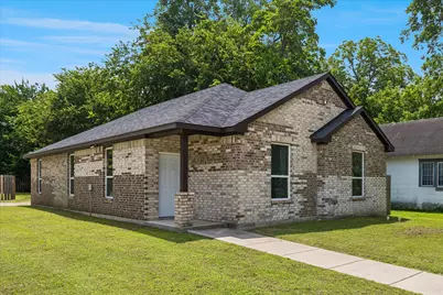 344 N Taylor Street, Gainesville, TX 76240 - Photo 1