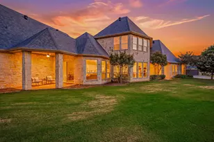 2414 Vineyard Dr, Granbury, TX 76048 - Photo 3