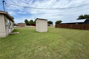 1708 Overland Dr, Cleburne, TX 76033 - Photo 17