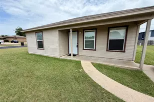 1708 Overland Dr, Cleburne, TX 76033 - Photo 3