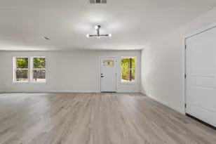 106 Mt Shasta St, Dallas, TX 75211 - Photo 9