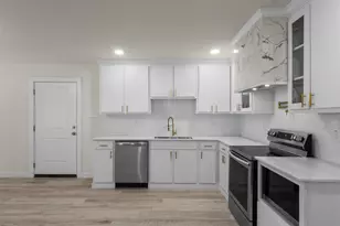 106 Mt Shasta St, Dallas, TX 75211 - Photo 11
