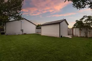 106 Mt Shasta St, Dallas, TX 75211 - Photo 29