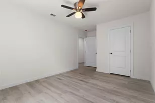 106 Mt Shasta St, Dallas, TX 75211 - Photo 19