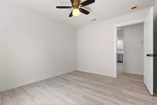 106 Mt Shasta St, Dallas, TX 75211 - Photo 17