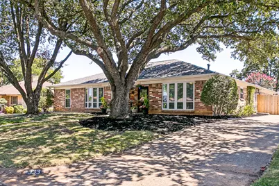 333 W Louella Drive, Hurst, TX 76054 - Photo 3
